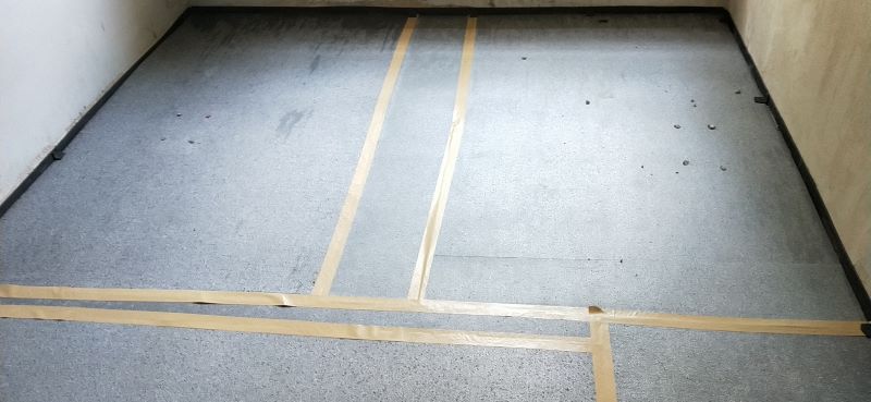 濱江錦粼府現(xiàn)場改性聚丙烯保溫隔聲板鋪設圖2